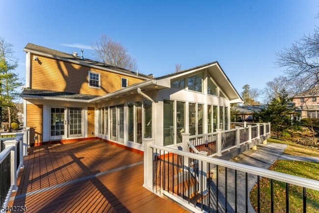 Building Photo - 850 Valley Rd