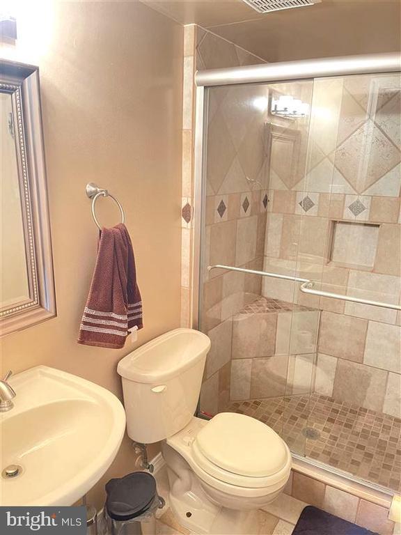 Building Photo - 6812 Ben Franklin Rd