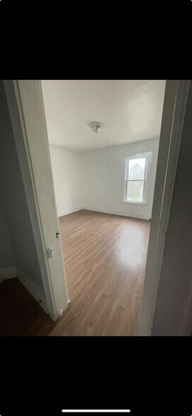 Building Photo - 424 N 4th St