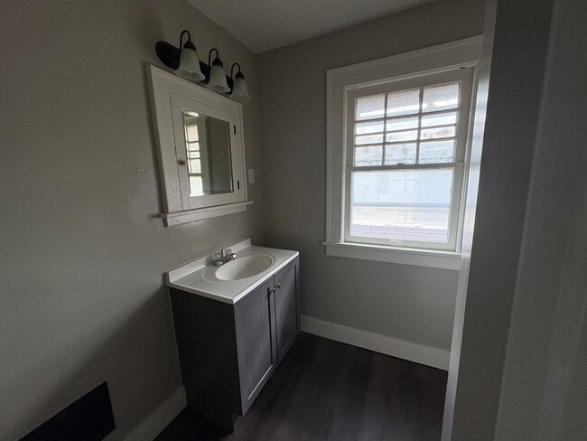 Building Photo - Spacious 3 Bedroom Home on Sylvania for Rent