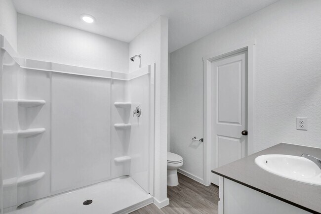 Building Photo - ***APPLICATION CURRENTLY UNDER REVIEW*** MOVE IN SPECIAL, ONE WEEK FREE***Open Concept Home in Wa...