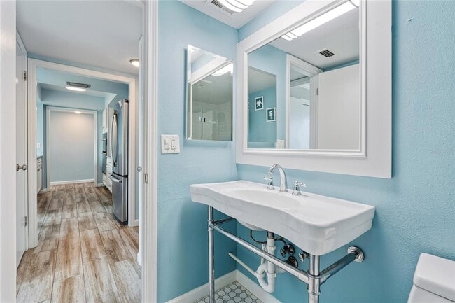 Building Photo - 2617 Cove Cay Dr