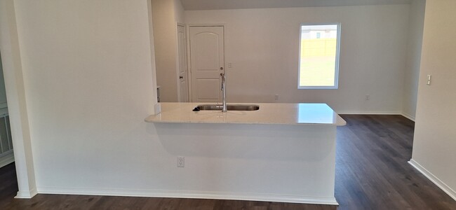 Building Photo - 38 10 Point Ln