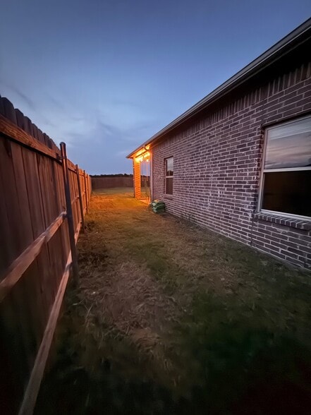Building Photo - 524 Wood Dr