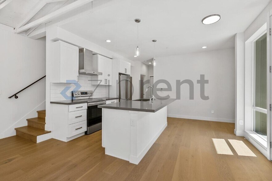 Building Photo - Unit C