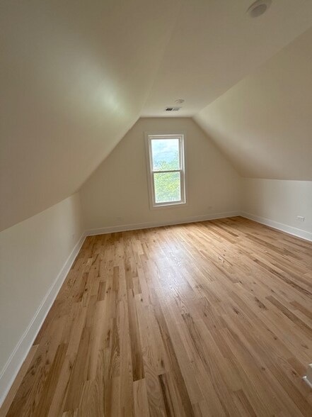 Building Photo - 2923 N Wisner Ave