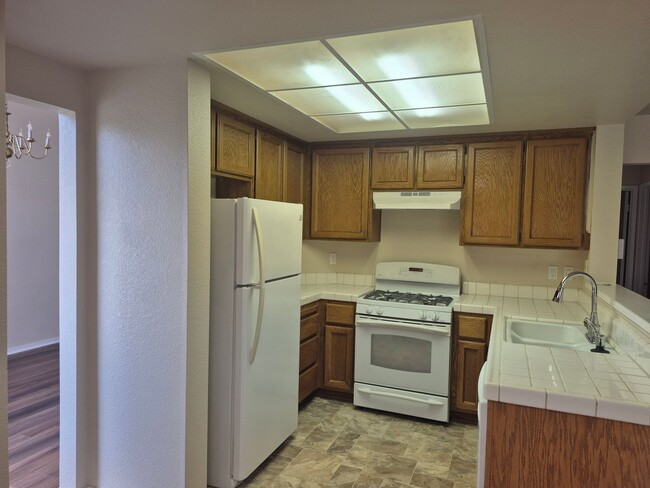 Building Photo - Adorable 3 bedroom 2.5 bath home