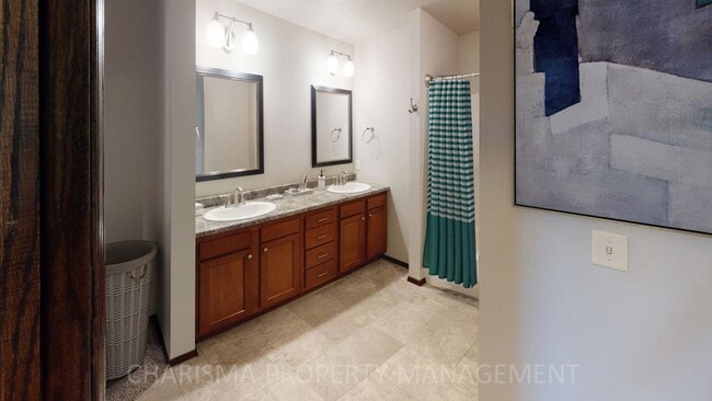 Building Photo - LOWER LEVEL 3 BEDROOM, 2 BATH TOWN HOME, INDIVIDUAL ENTRANCE, DOUBLE ATTACHED GARAGE, PET FRIENDLY