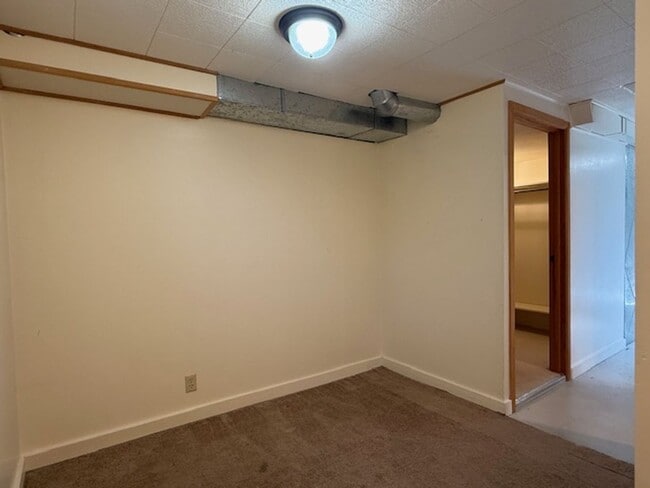 Building Photo - House For Lease