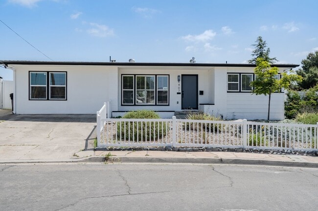 Building Photo - Fully remodeled!