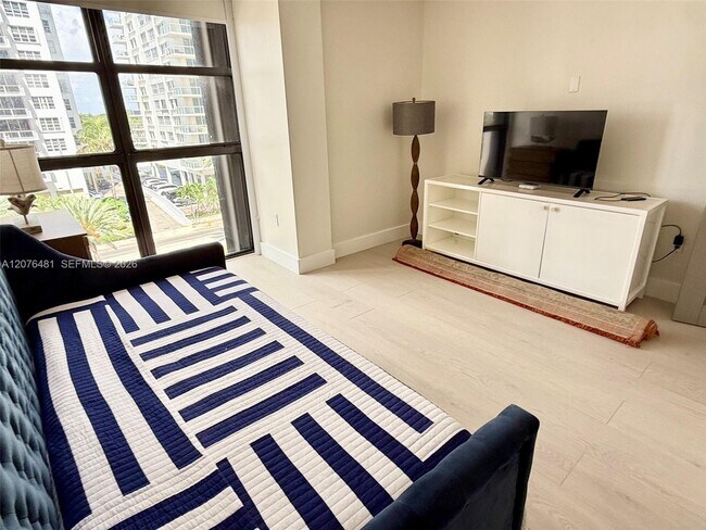 Building Photo - 5757 Collins Ave