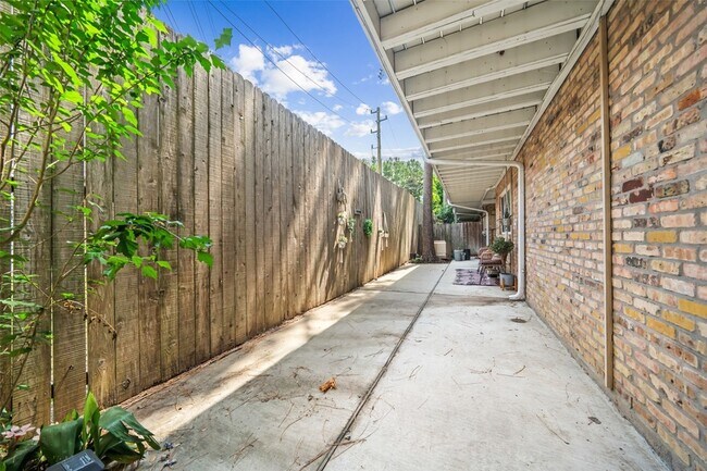 Building Photo - 4040 San Felipe St