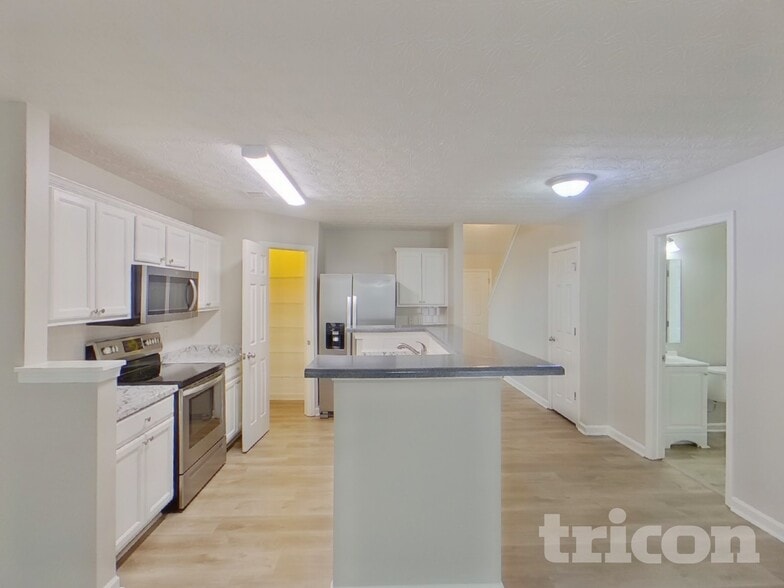 Building Photo - 305 Little Creek Rd SE