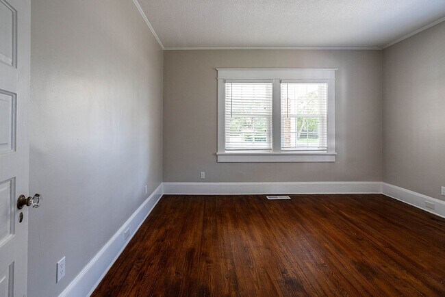 Building Photo - 20 Marion Ave