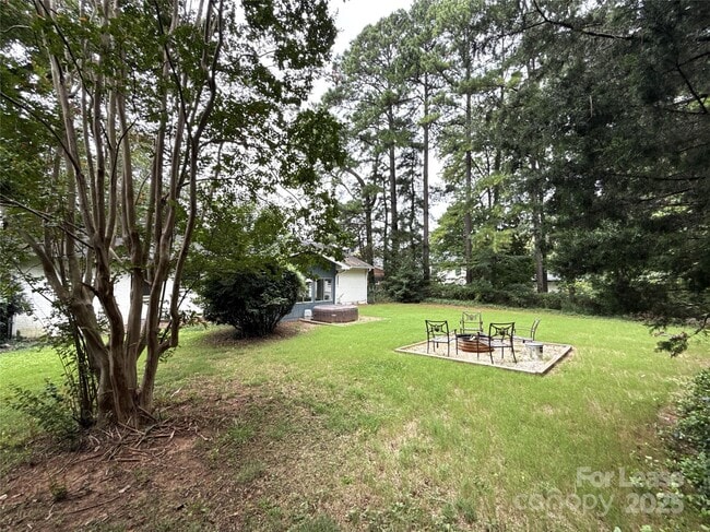 Building Photo - 1600 Paddock Cir