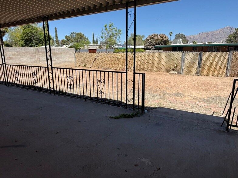 Building Photo - 4541 E San Francisco Blvd