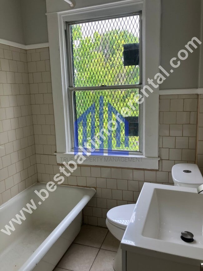 Building Photo - Spacious 3 Bedroom in West Baltimore