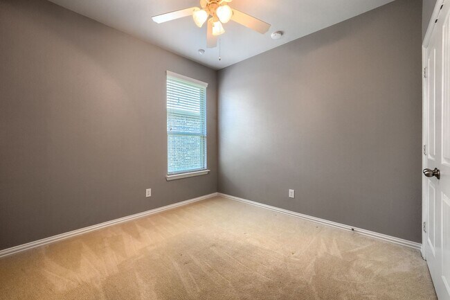 Building Photo - Charming Single-Story Home Located in Lind...