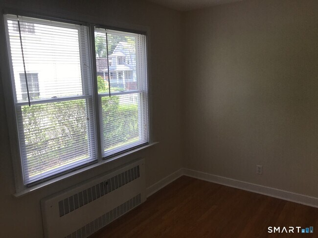 Building Photo - 720 Knapps Hwy