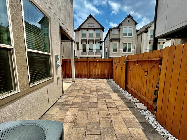Building Photo - 1507 Peyton Oaks Pl