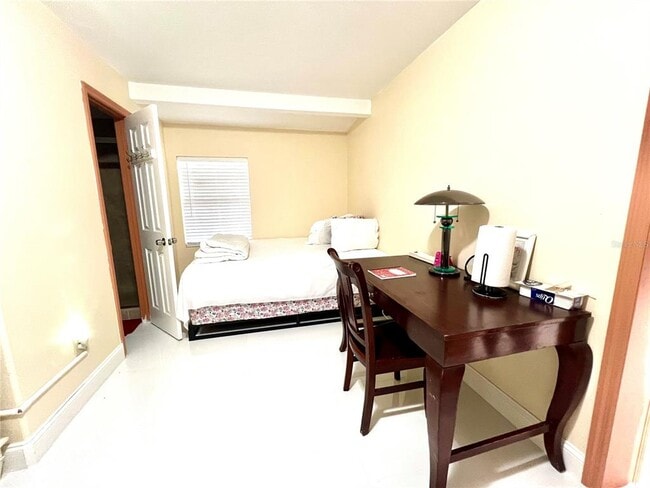 Building Photo - 5009 Deauville Dr