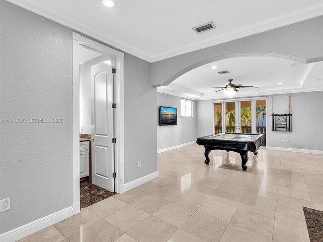 Building Photo - 922 Washington St