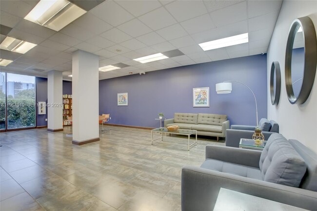 Building Photo - 3375 N Country Club Dr