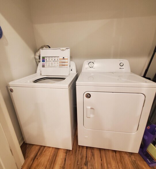 Building Photo - 12290 Douglas Rd