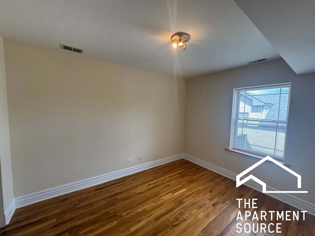 Building Photo - 3650 W Berteau Ave