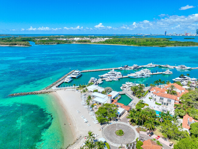 Building Photo - 15112 Fisher Island Dr