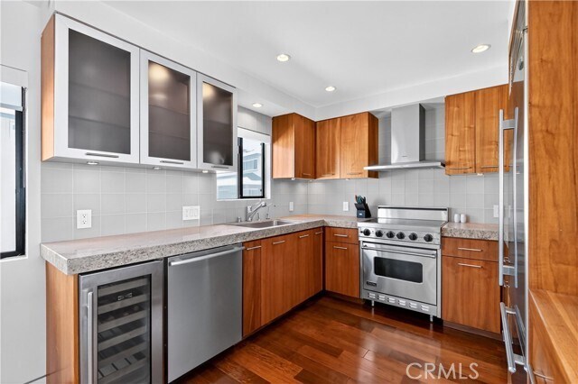 Building Photo - 102 Blue Lagoon