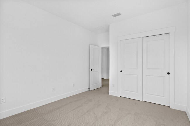 Building Photo - Preserve Views!