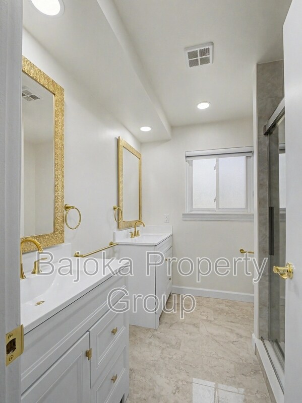 Building Photo - 43018 Burlington Dr