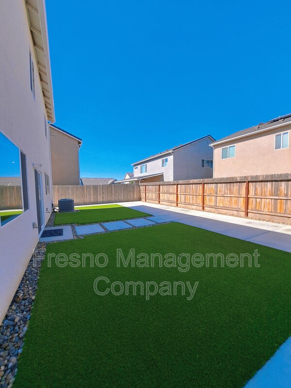 Building Photo - 911 Blue Oak Lane W