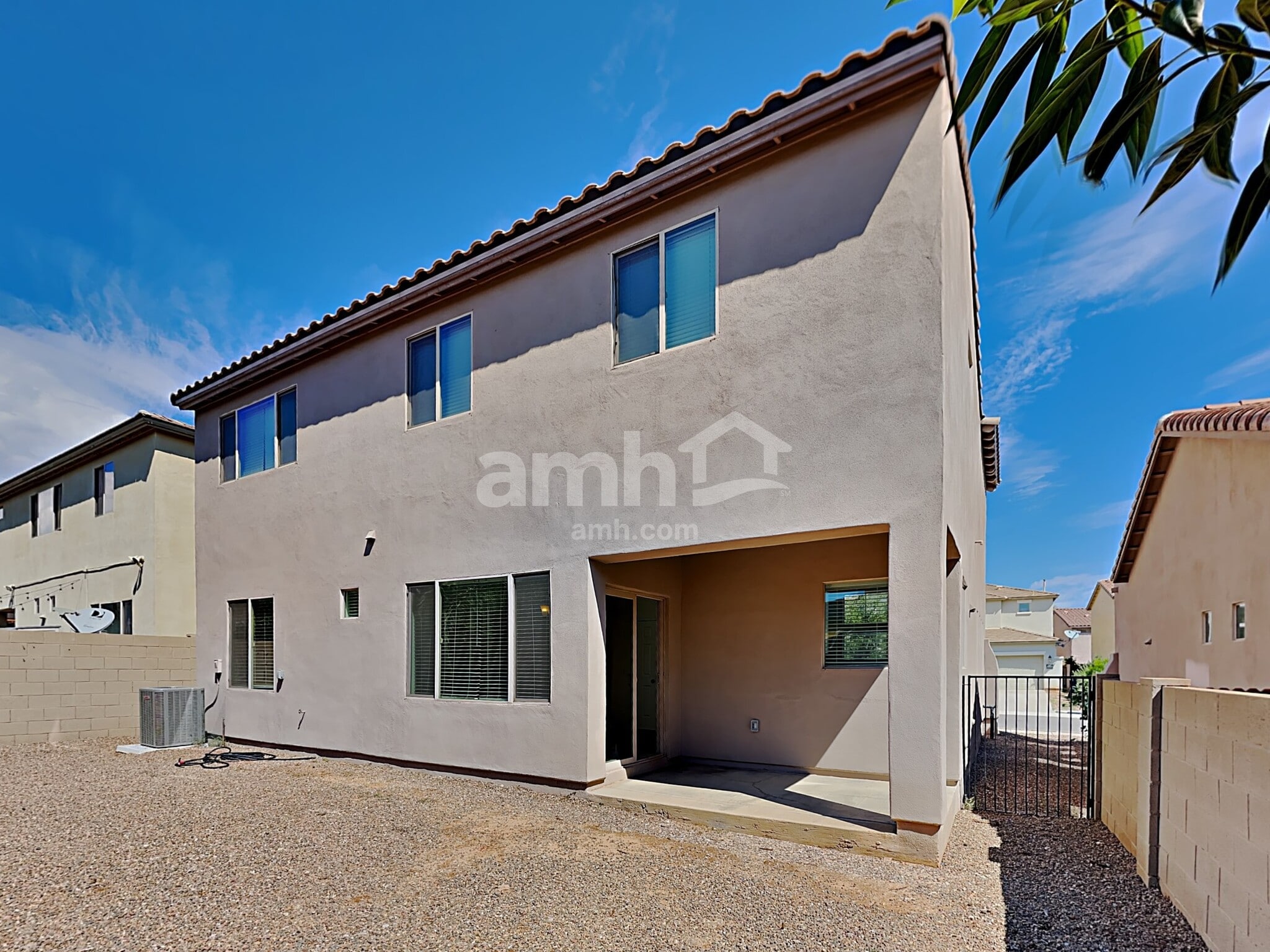 Building Photo - 108 E Calle Del Rondador