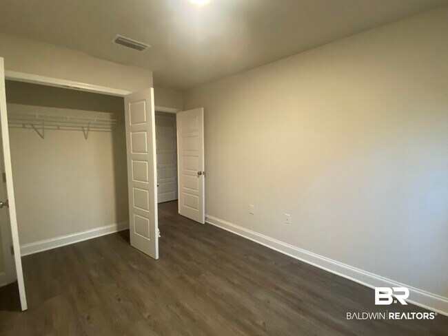 Building Photo - 6677 Spaniel Dr