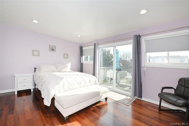 Building Photo - 3485 Riverside Dr