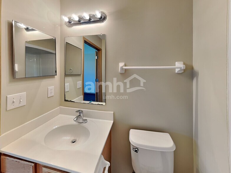 Building Photo - 3812 Wolf Creek Rd