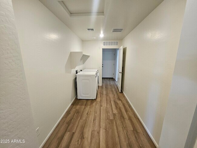 Building Photo - 1225 N 13th St