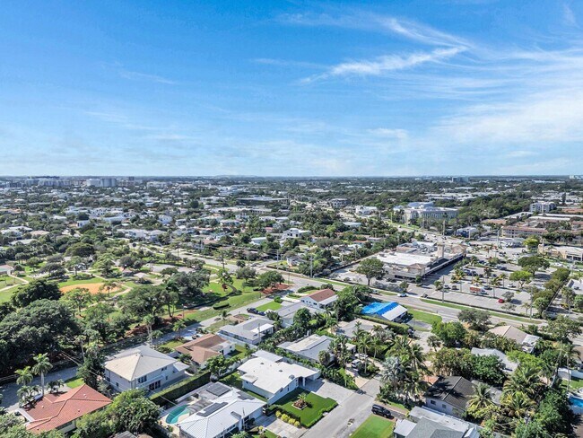 Building Photo - 530 NE 17th St