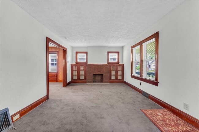 Building Photo - 617 Whitney Ave