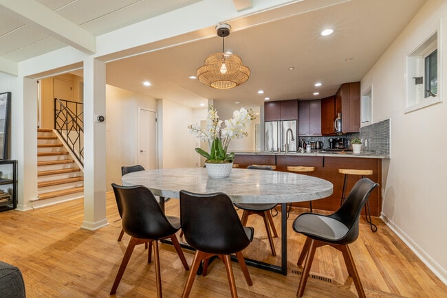 Building Photo - 10046 Sheridan Dr