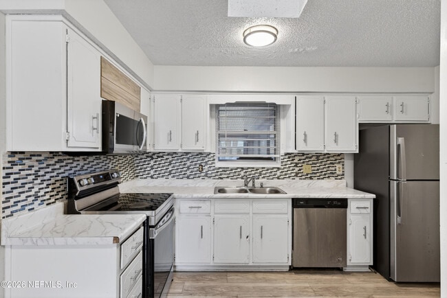 Building Photo - 217 Quince Ct