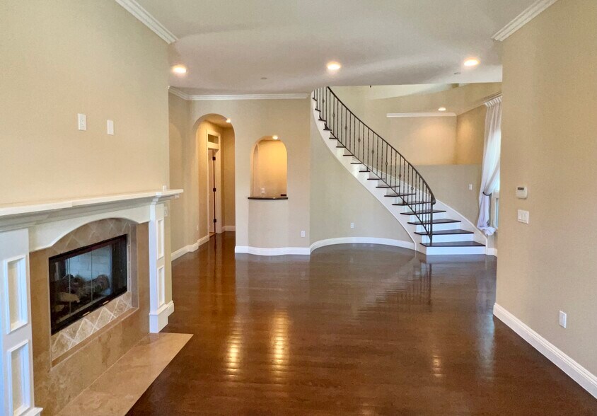 Building Photo - 3844 Tilden Ave