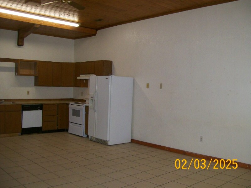 Building Photo - 528 N M St