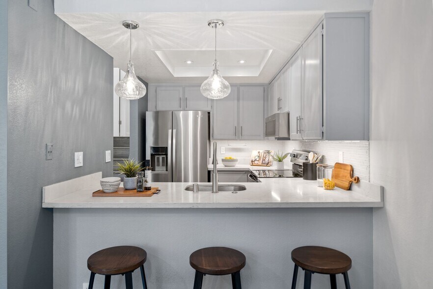 Building Photo - 906 La Barbera Dr