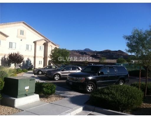 Building Photo - CLEAN, move in ready~GATED and super COMMU...