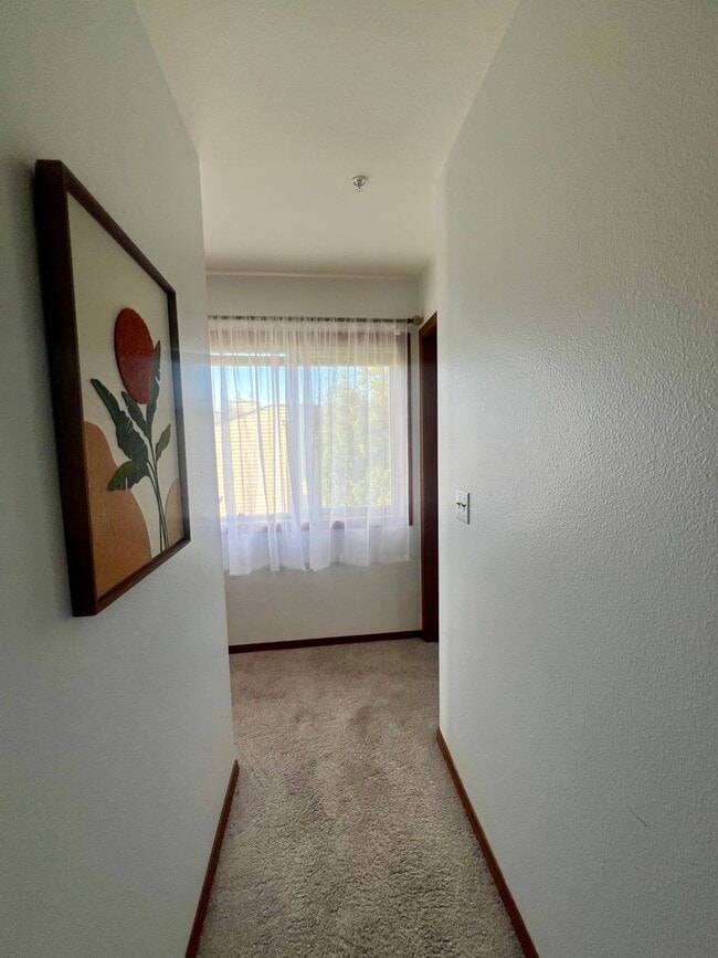 Building Photo - 2Bd 2Ba Waterfront Mariners Cove Condo in ...