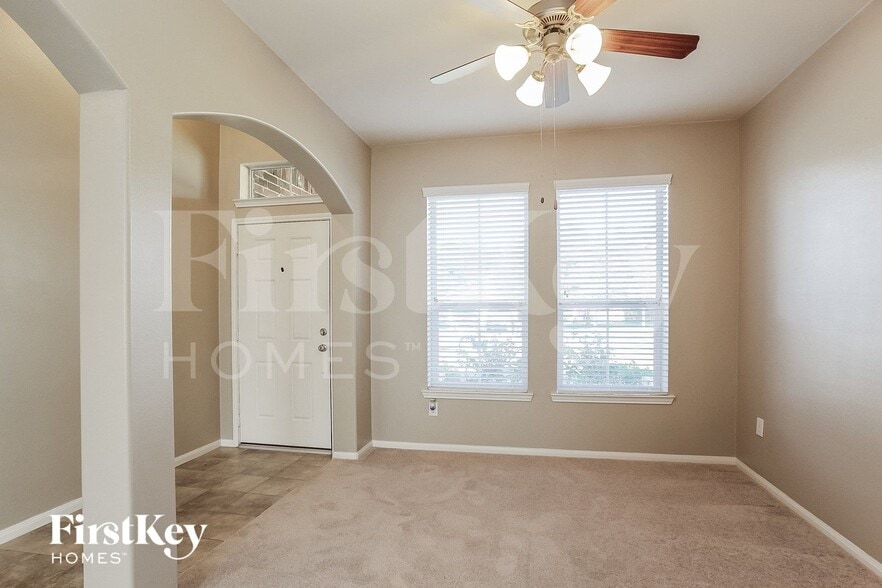 Building Photo - 16318 River Wood Ct