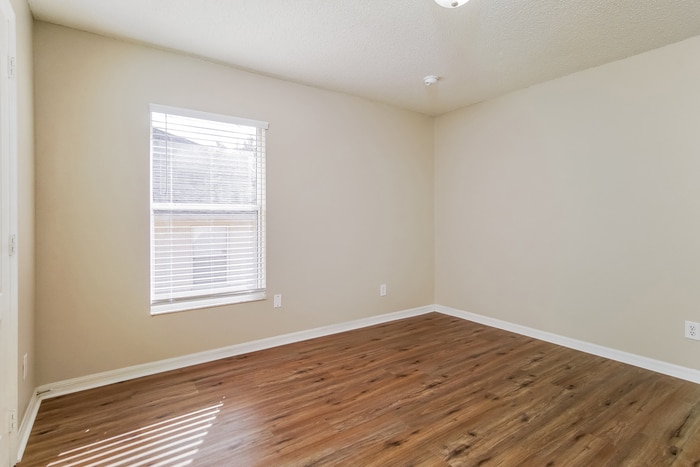 Building Photo - 2014 Southern Oak Loop